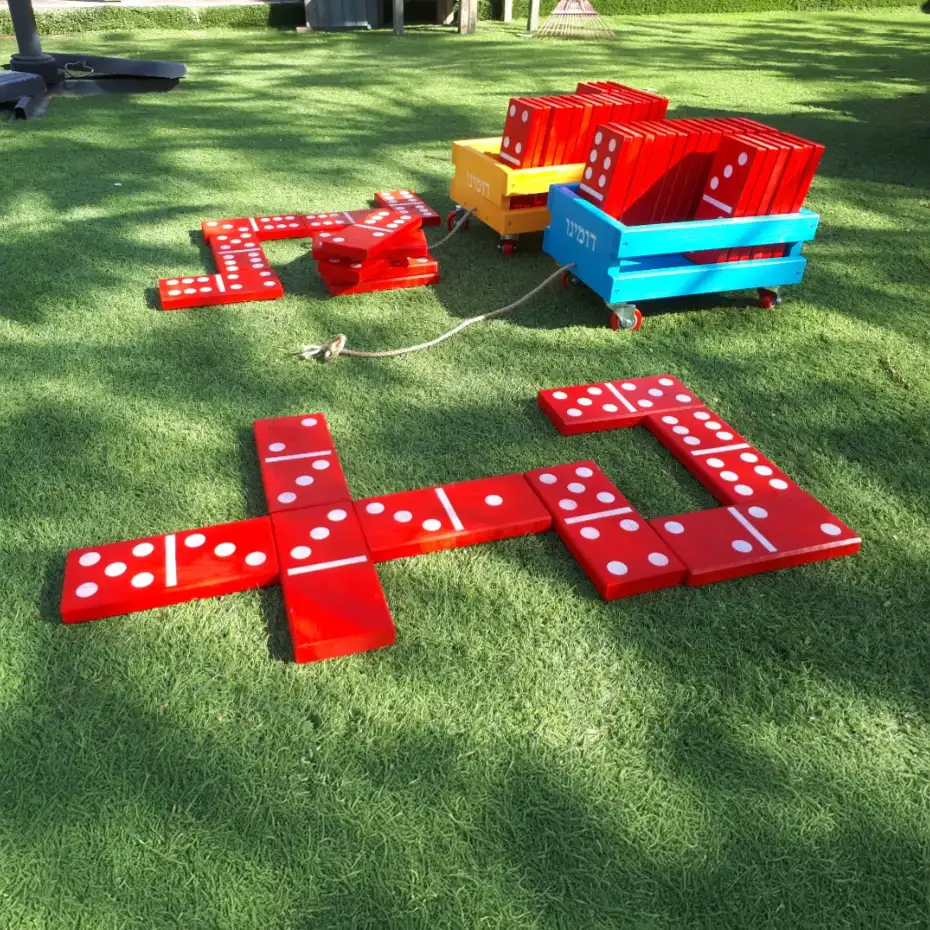 מתקן חצר דומינו קלאסי גדול