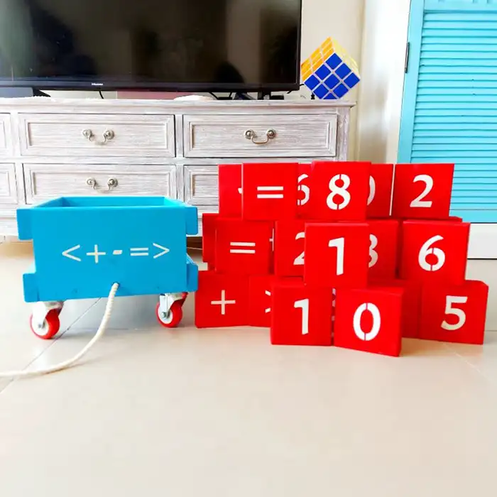 מתקן עגלה ללימוד מספרים לחצר